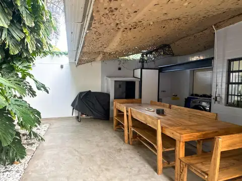 Casa en Alquiler en Acassuso Libertador  /  Solis, USD 2.900