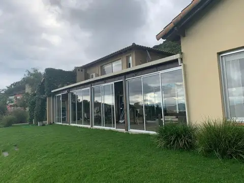 Casa en Venta con 4 cocheras