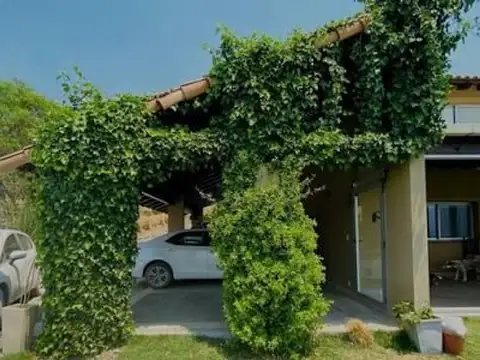 La Hoyada, Castellanos