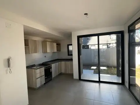 Depto Tipo Casa en Alquiler con 1 cocheras