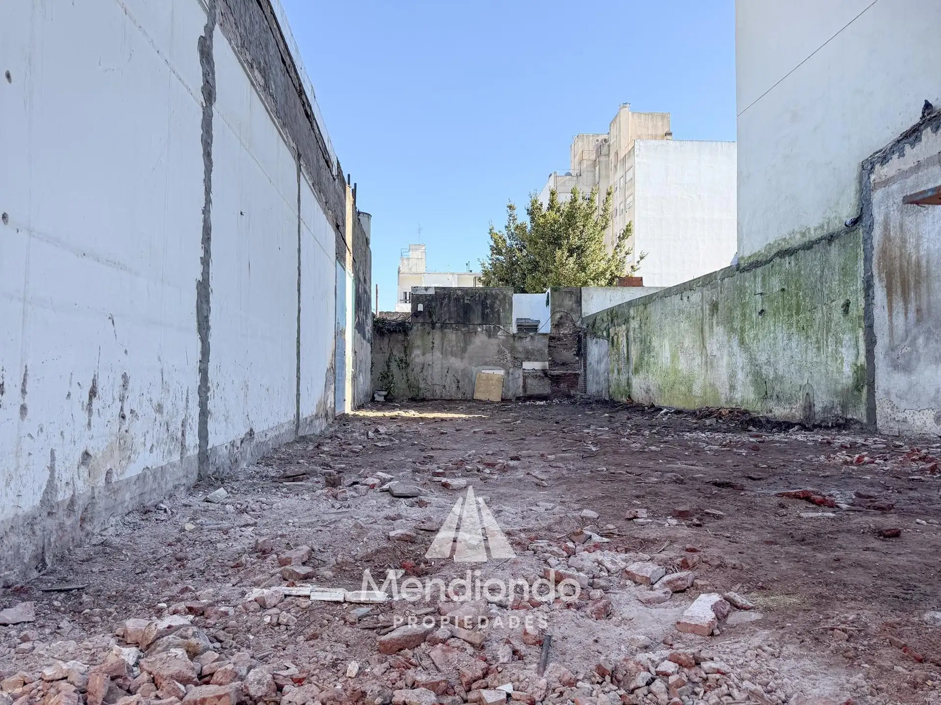 Terreno en Salta al 1900 (entre Belgrano y Moreno) Zona Centro.