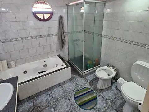 Casa 2 plantas con cochera en Villa Bonich