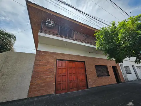 Casa 2 plantas con cochera en Villa Bonich