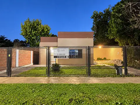 Casa en venta con Piscina - Glew