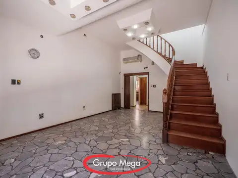 E Venta – Casa de 5 Ambientes con Patio Terraza y Garage en LiniersCasa
