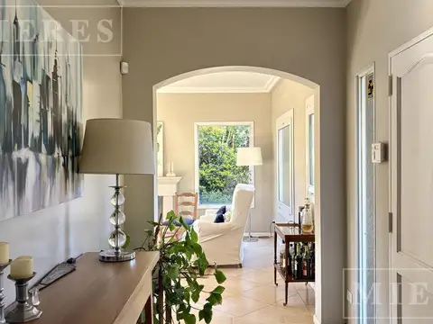 Casa 6 ambientes con 2 baños