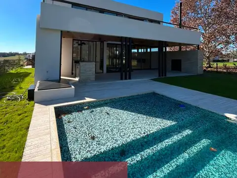 Casa en venta 5 ambientes en Pilara