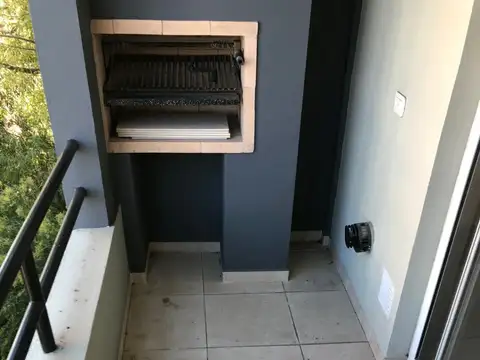 DEPARTAMENTO MONOAMBIENTE CON BALCON - AL FRENTE