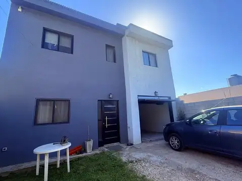 Casa 4 ambiente en venta en Sicardi con pileta