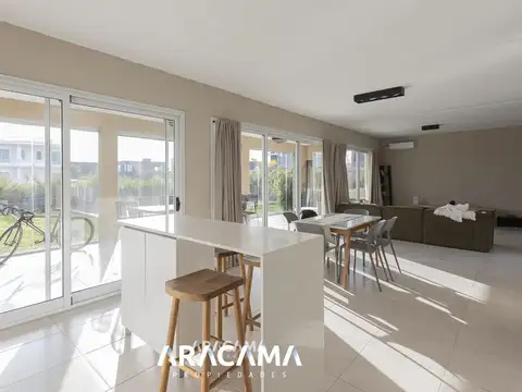 Casa en Alquiler de 3 dormitorios