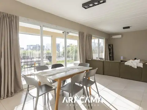 Casa en Alquiler en Countries y Barrios Cerrados en Esteban Echeverria, USD 2.500