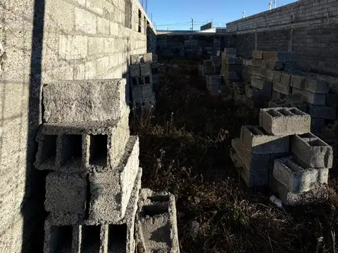 Terreno con cimientos ya construidos