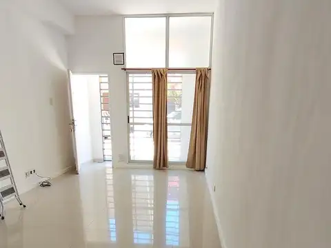 Depto Tipo Casa 2 ambientes con 1 baño