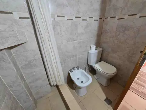 Depto Tipo Casa 6 ambientes con 2 baños