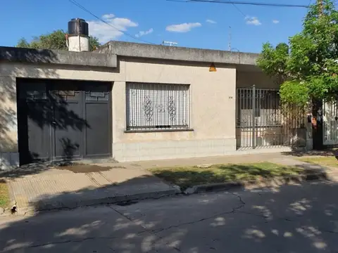 CASA EN VENTA DOS DORMITORIOS PÉREZ