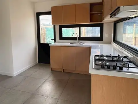Casa 4 ambientes con 1 baño
