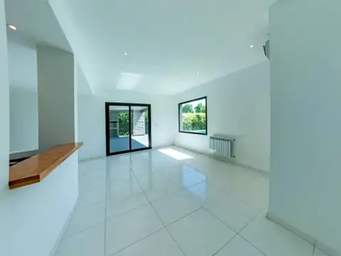 Casa 4 ambientes con 3 baños