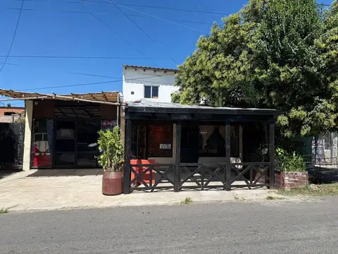 INVERSIÓN: 2 LOCALES COMERCIALES + CASA INDEPENDIENTE DE 3 DORMITORIOS