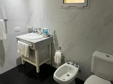 Casa 6 ambientes con 4 baños