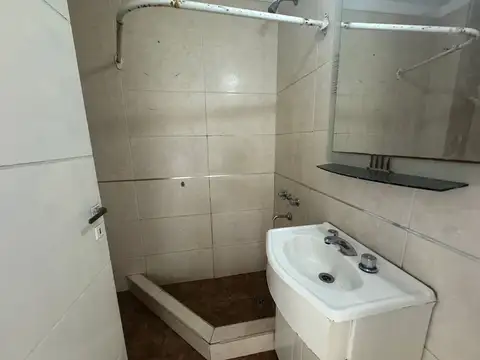 VENTA DPTO 2 AMB CASEROS CENTRO BALCÓN