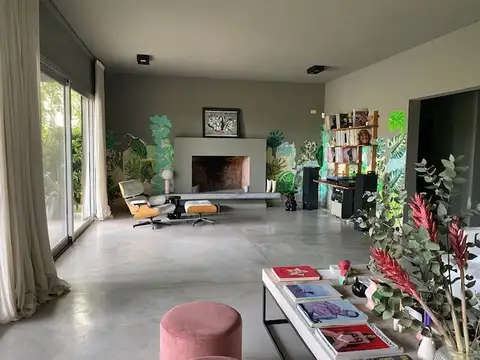 Casa 8 ambientes con 4 baños
