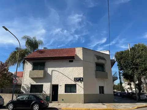 Duplex  5 Ambientes con terraza en pleno Barrio Naon