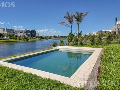 Casa 7 ambientes con 4 baños