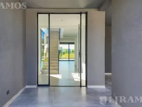 A ESTRENAR. 4 DORMITORIOS EN SUITE. A LAGUNA.