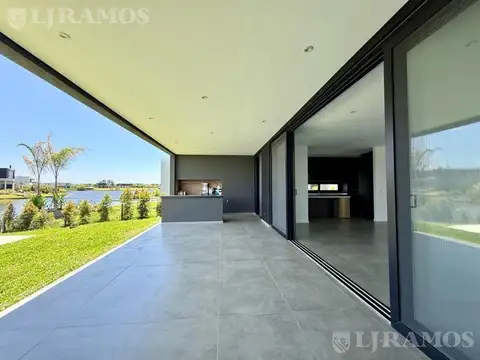 Casa 7 ambientes con 4 baños