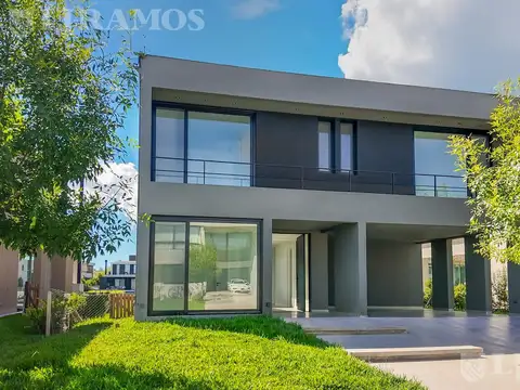 A ESTRENAR. 4 DORMITORIOS EN SUITE. A LAGUNA.