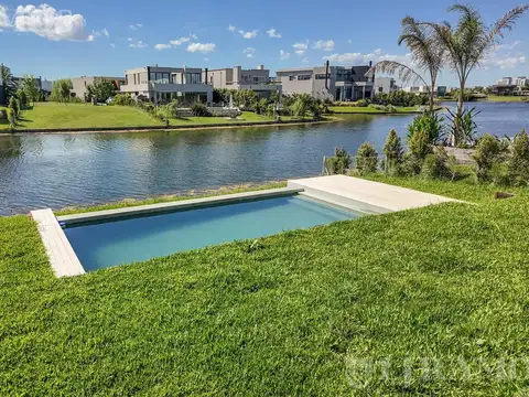 A ESTRENAR. 4 DORMITORIOS EN SUITE. A LAGUNA.