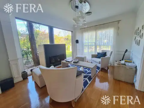 Casa en Venta en Abril Club De Campo, USD 680.000