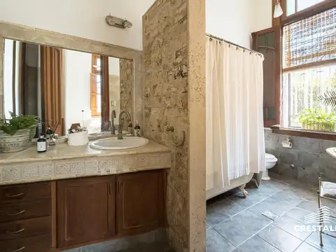 Casa en Venta con 3 cocheras
