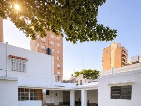 Casa Frente a Plaza Lopez