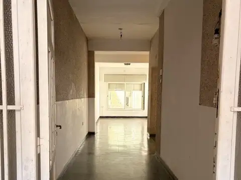 Casa 7 ambientes con 2 baños