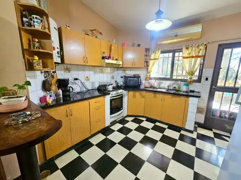 Casa 4 ambientes con 1 baño