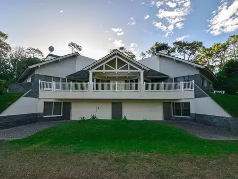 Casa de categoria ubicada a solo 1 cuadra del Mar en Cariló