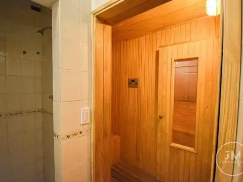 Casa en Venta con 4 cocheras