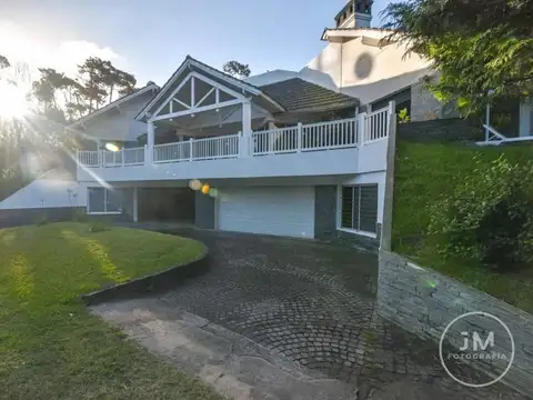 Casa de categoria ubicada a solo 1 cuadra del Mar en Cariló