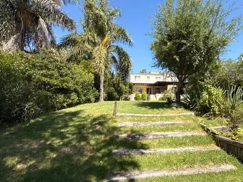 Casa en Venta con 6 cocheras