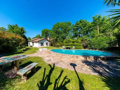 VTA CASA 2 DORMITORIOS Y GRAN TERRENO EN FUNES