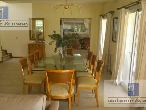 Casa en Venta con 3 cocheras