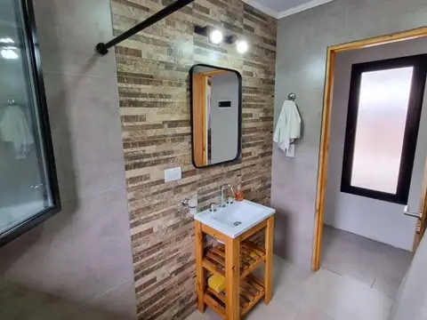 Casa 4 ambientes con 2 baños