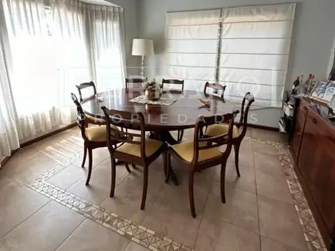 Casa 4 ambientes con 4 baños