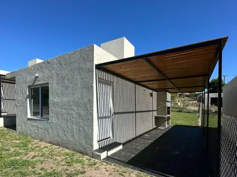 Casa a la venta en Villa Santa Cruz dell Lago. (C454)