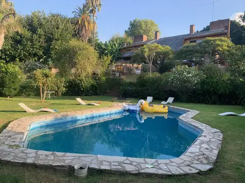 Casa 10 ambientes con 6 baños