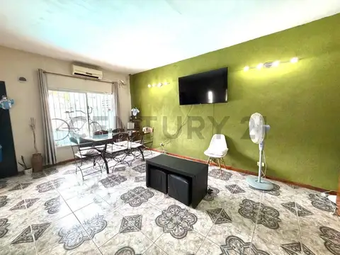 Casa en Alquiler con 3 cocheras