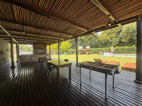 Casa 4 ambientes con 2 baños