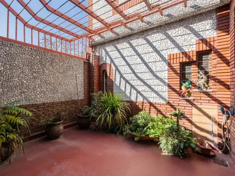 Casa 5 ambientes con 2 baños
