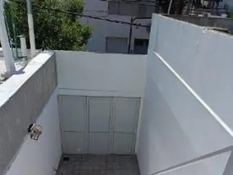 Alquiler Casa 3 dormitorios con cochera Barrio Azcuénaga